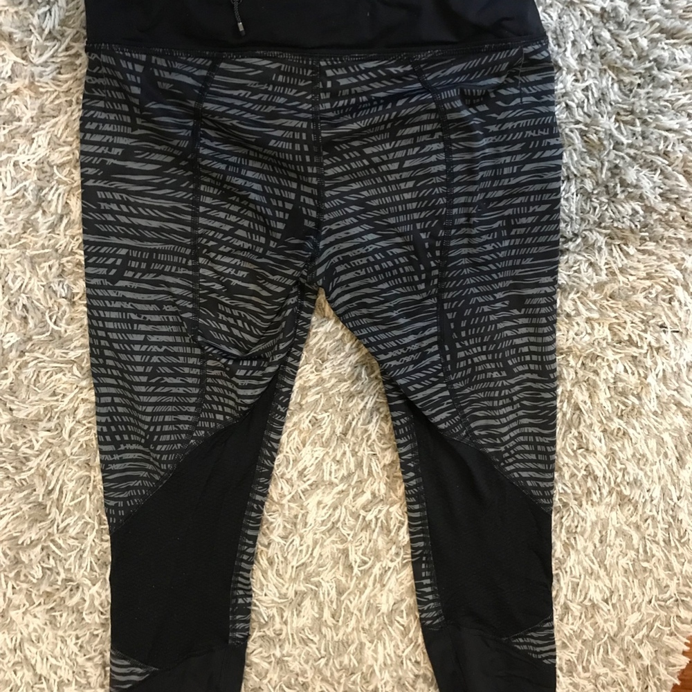Lululemon Cropped Leggings - Picture 3 of 6